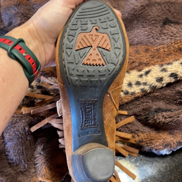 Born Fringe Moccasin Zip Up Booties with Heel - Size 6 - Stylish and Comfortable - Picture 6 of 8